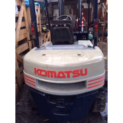 Xe nâng dầu KOMATSU 2,5T